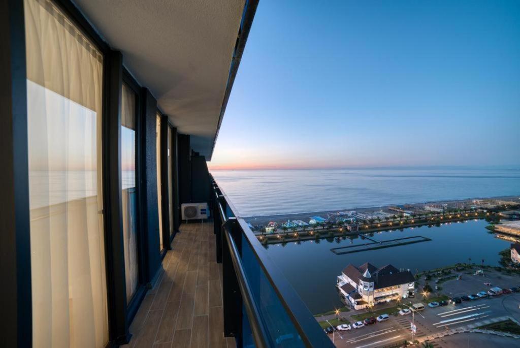 Orbi City In Batumi Батуми Екстериор снимка
